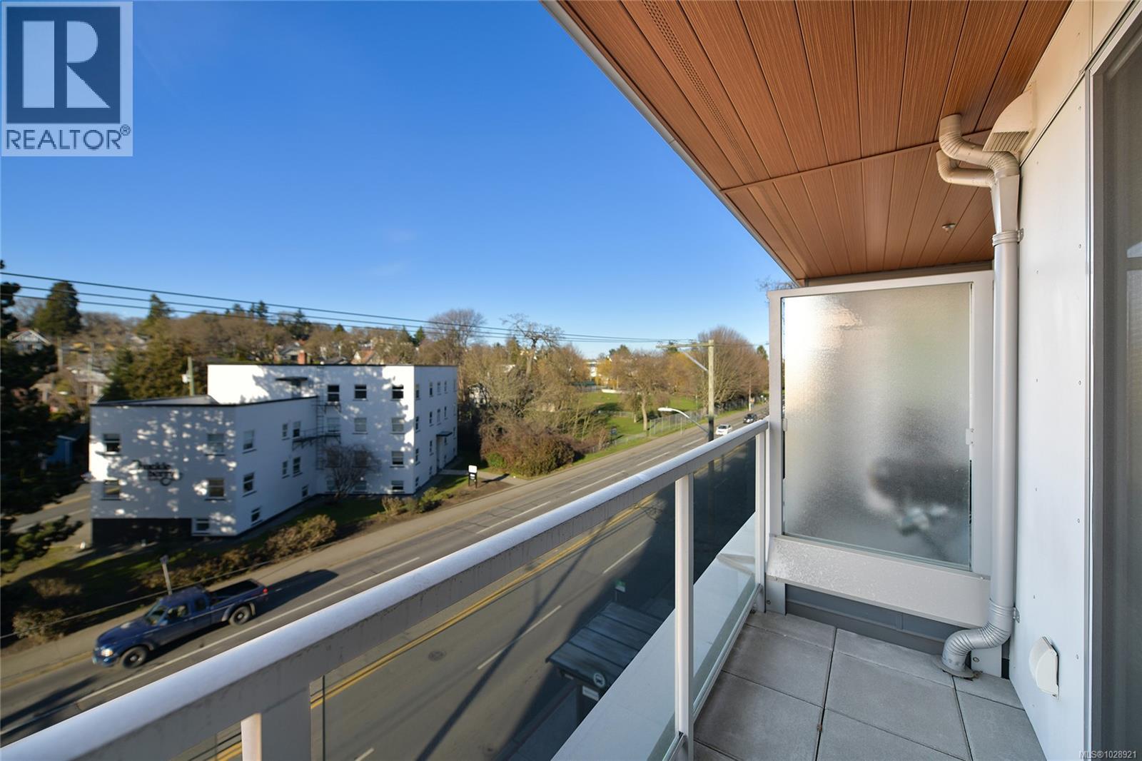 406 1301 Hillside Ave, Victoria