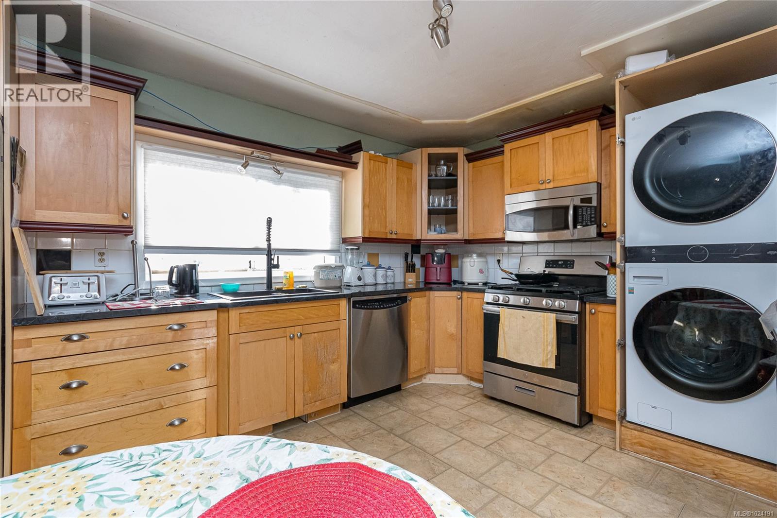 932 Bray Ave, Langford