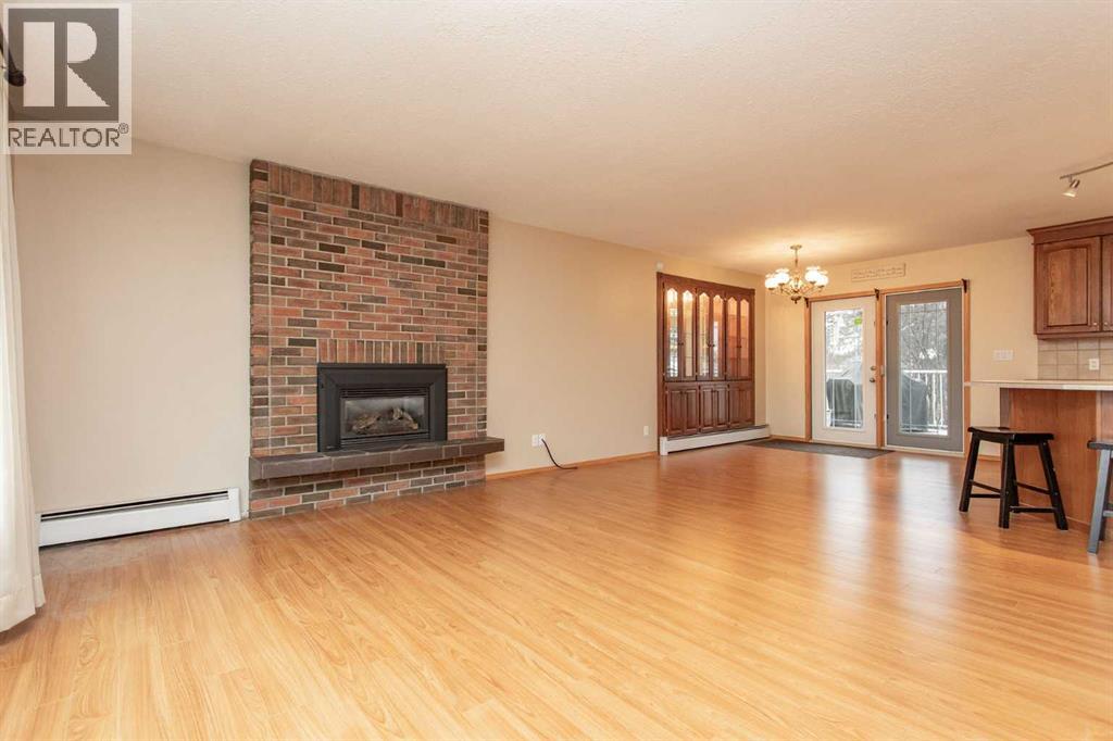 5616 53 Avenue, Lacombe