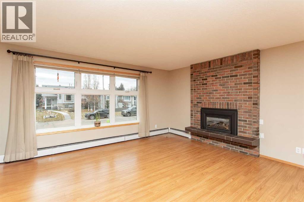 5616 53 Avenue, Lacombe