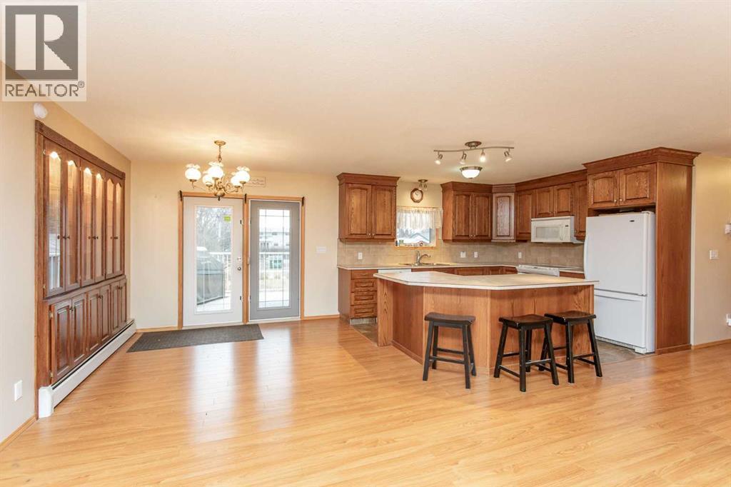 5616 53 Avenue, Lacombe