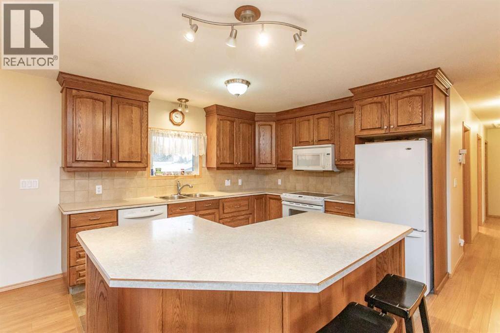 5616 53 Avenue, Lacombe