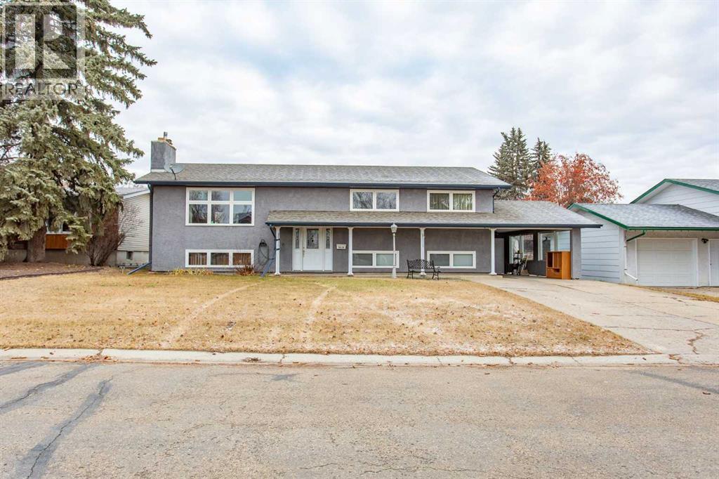5616 53 Avenue, Lacombe