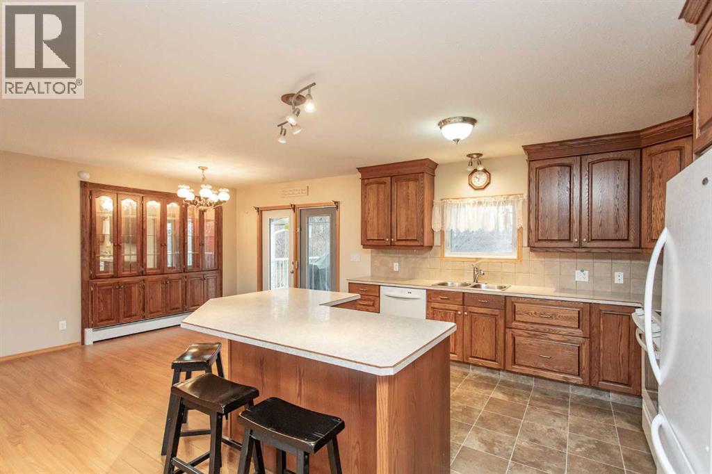 5616 53 Avenue, Lacombe