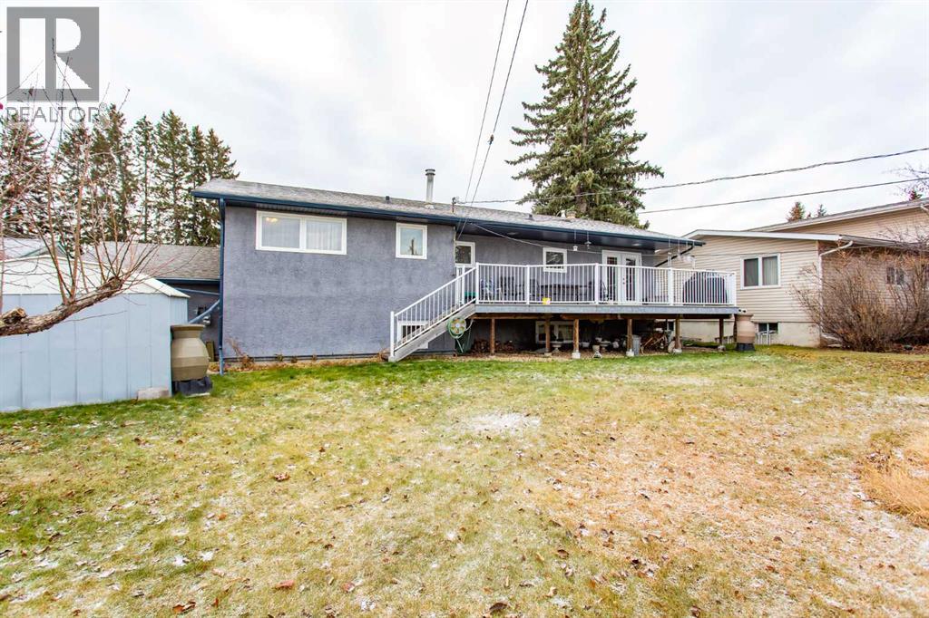5616 53 Avenue, Lacombe