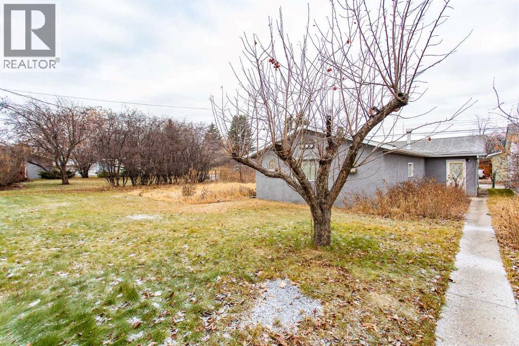 5616 53 Avenue, Lacombe