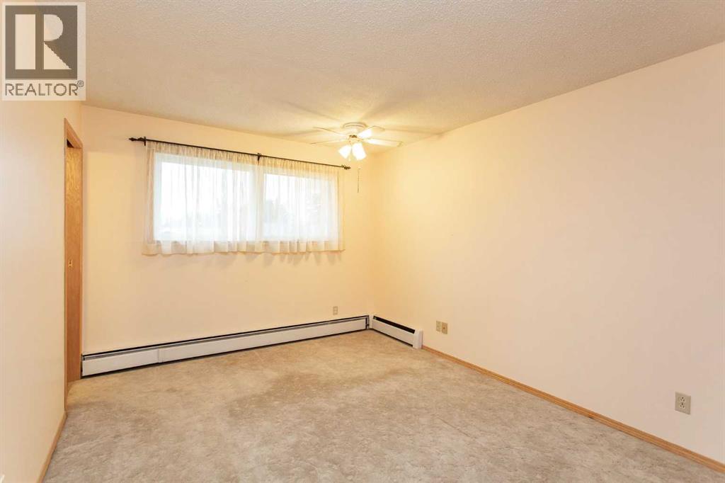 5616 53 Avenue, Lacombe