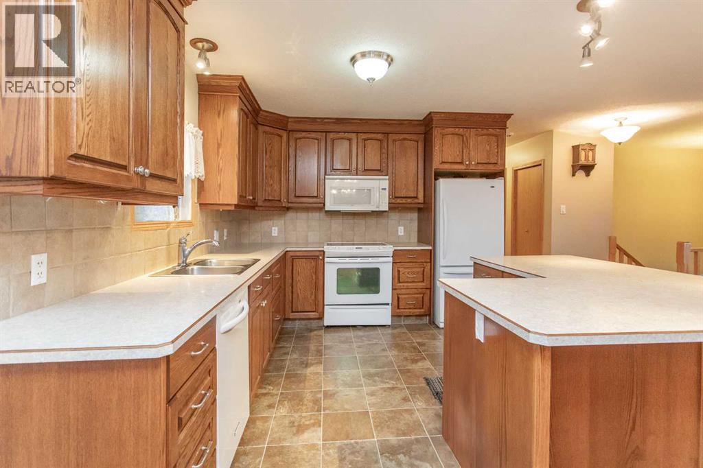 5616 53 Avenue, Lacombe