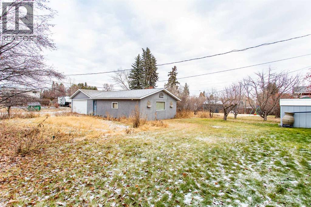 5616 53 Avenue, Lacombe