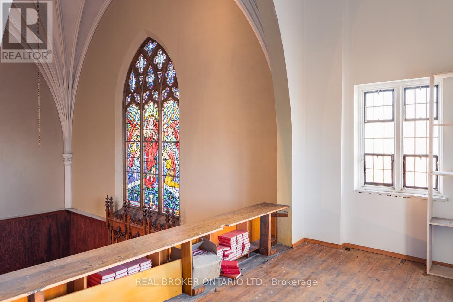 1401 KING STREET E - 18