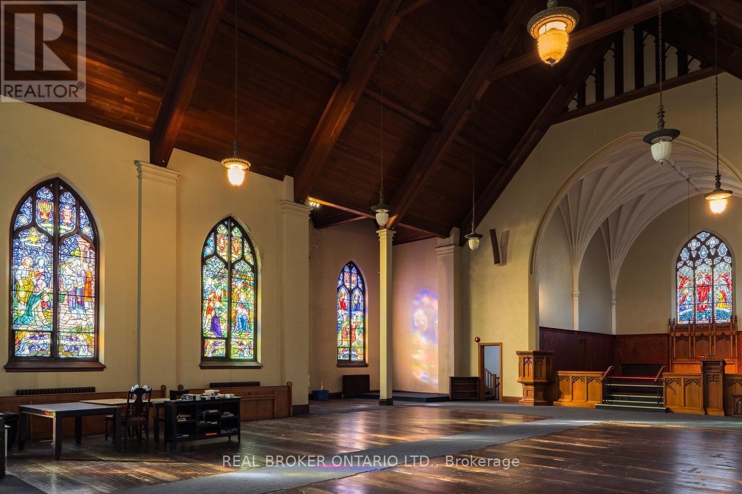 1401 KING STREET E - 21