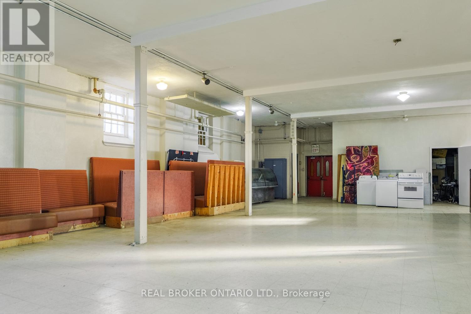 1401 KING STREET E - 25