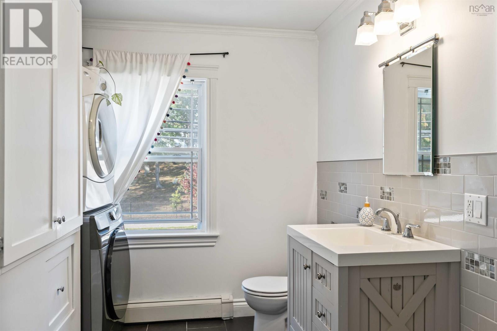 Property 7 of 36 of 106 Queen Street