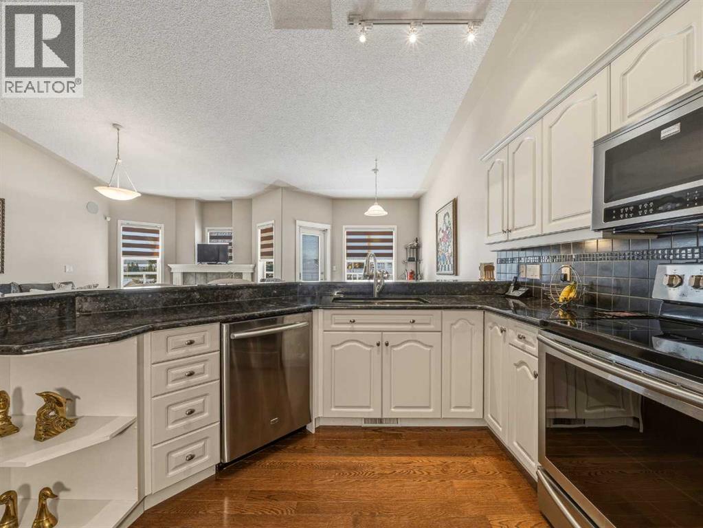 Single Family House for Sale in  Sierra Morena Landing SW Signal Hill Calgary 