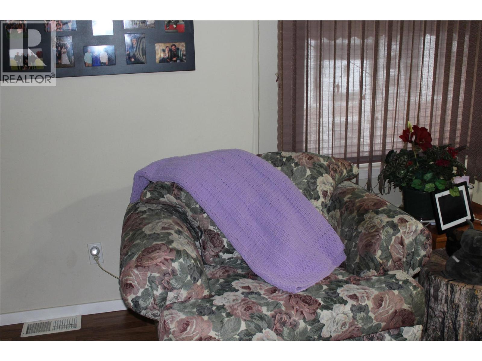 5280 69 Avenue NE, Salmo