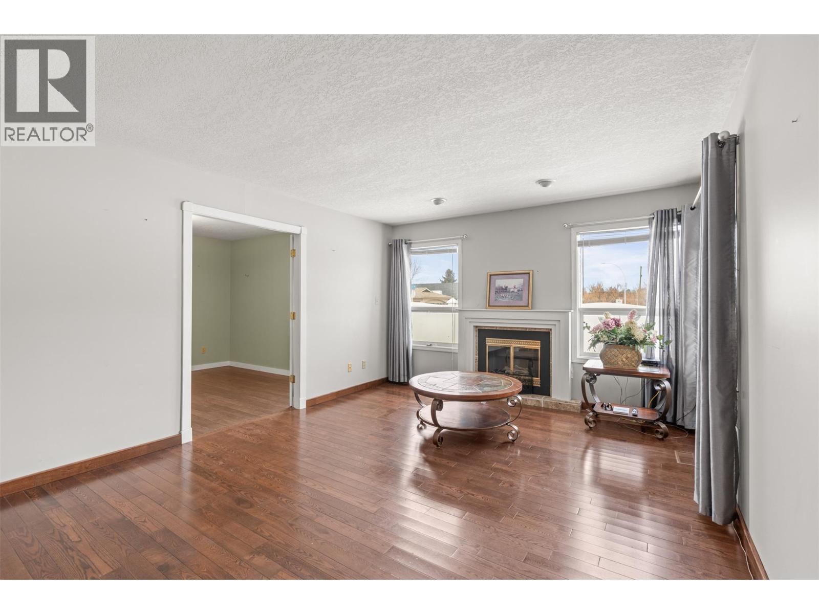 #102 1108 14 Avenue - 14