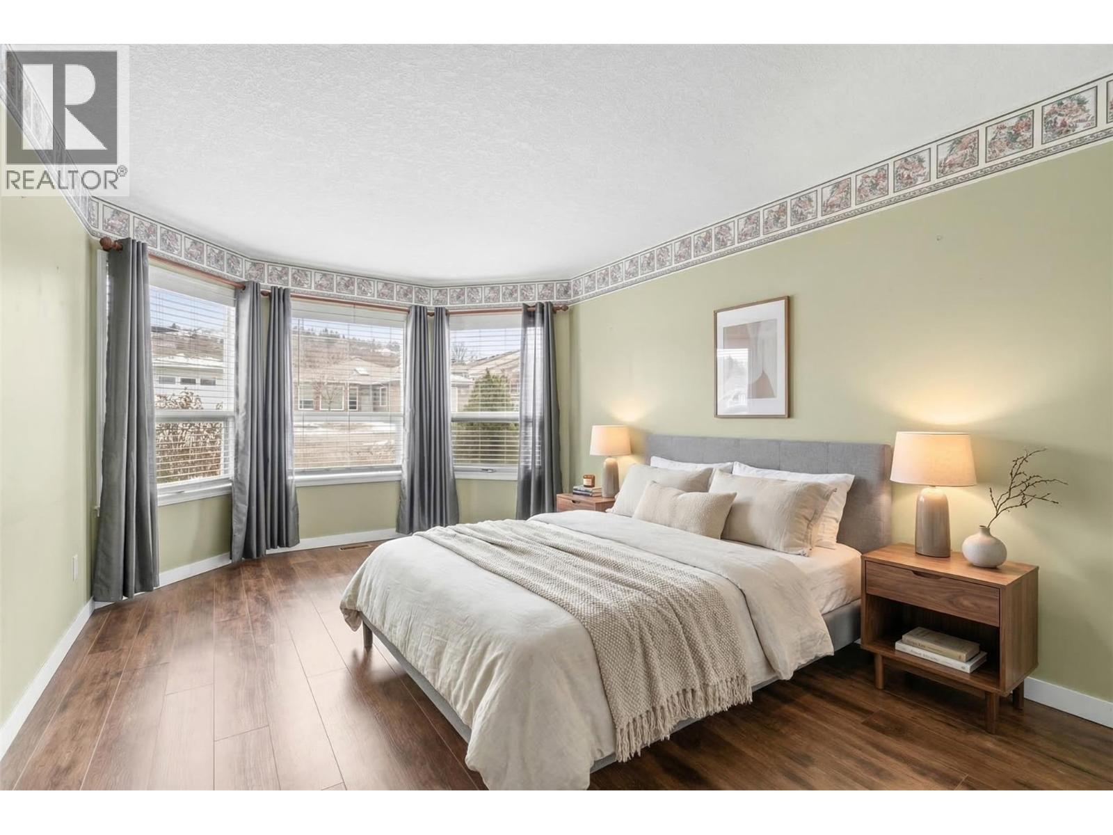 #102 1108 14 AVENUE - 18