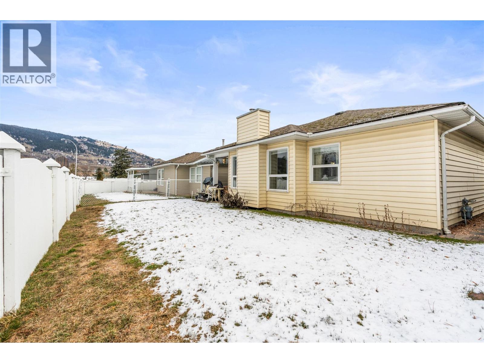 #102 1108 14 AVENUE - 35