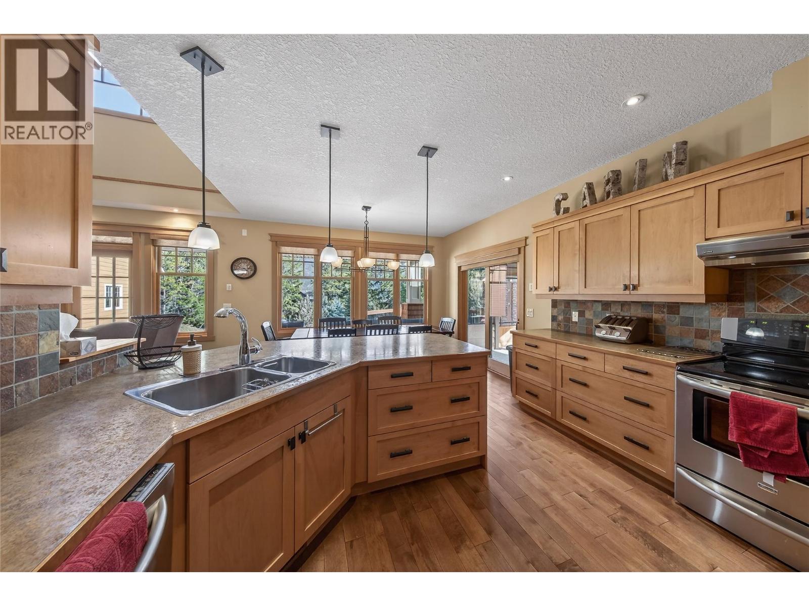 6880 Columbia Ridge Drive, Fairmont Hot Springs