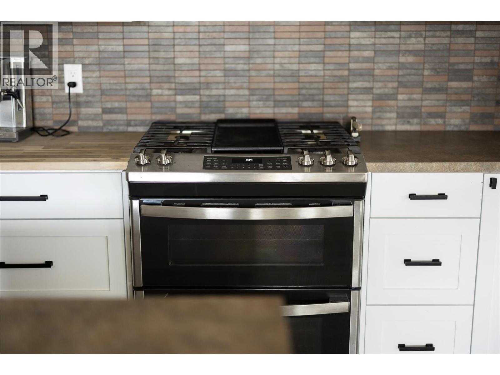 2049 Skyview Crescent, Lumby