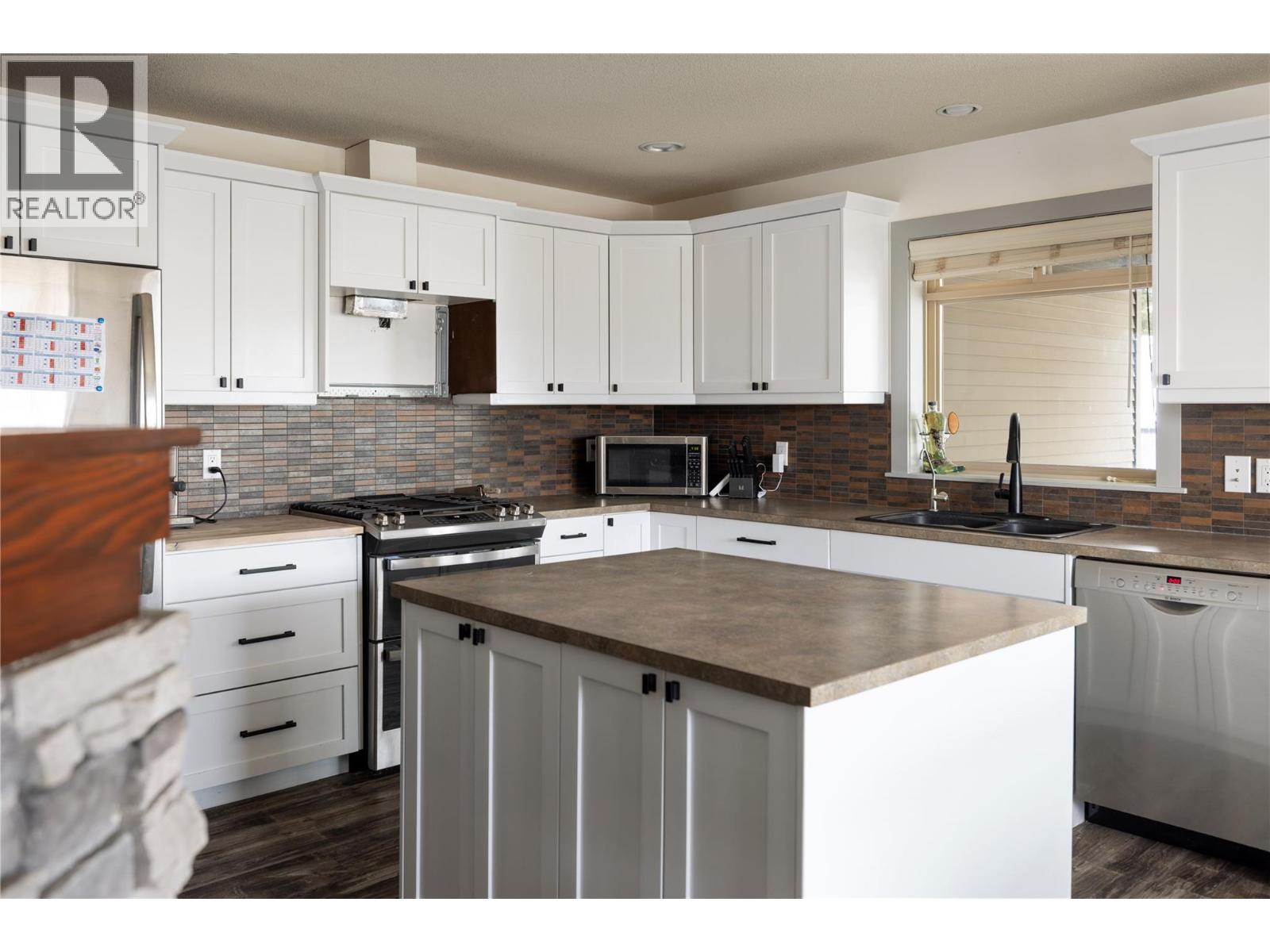 2049 Skyview Crescent, Lumby