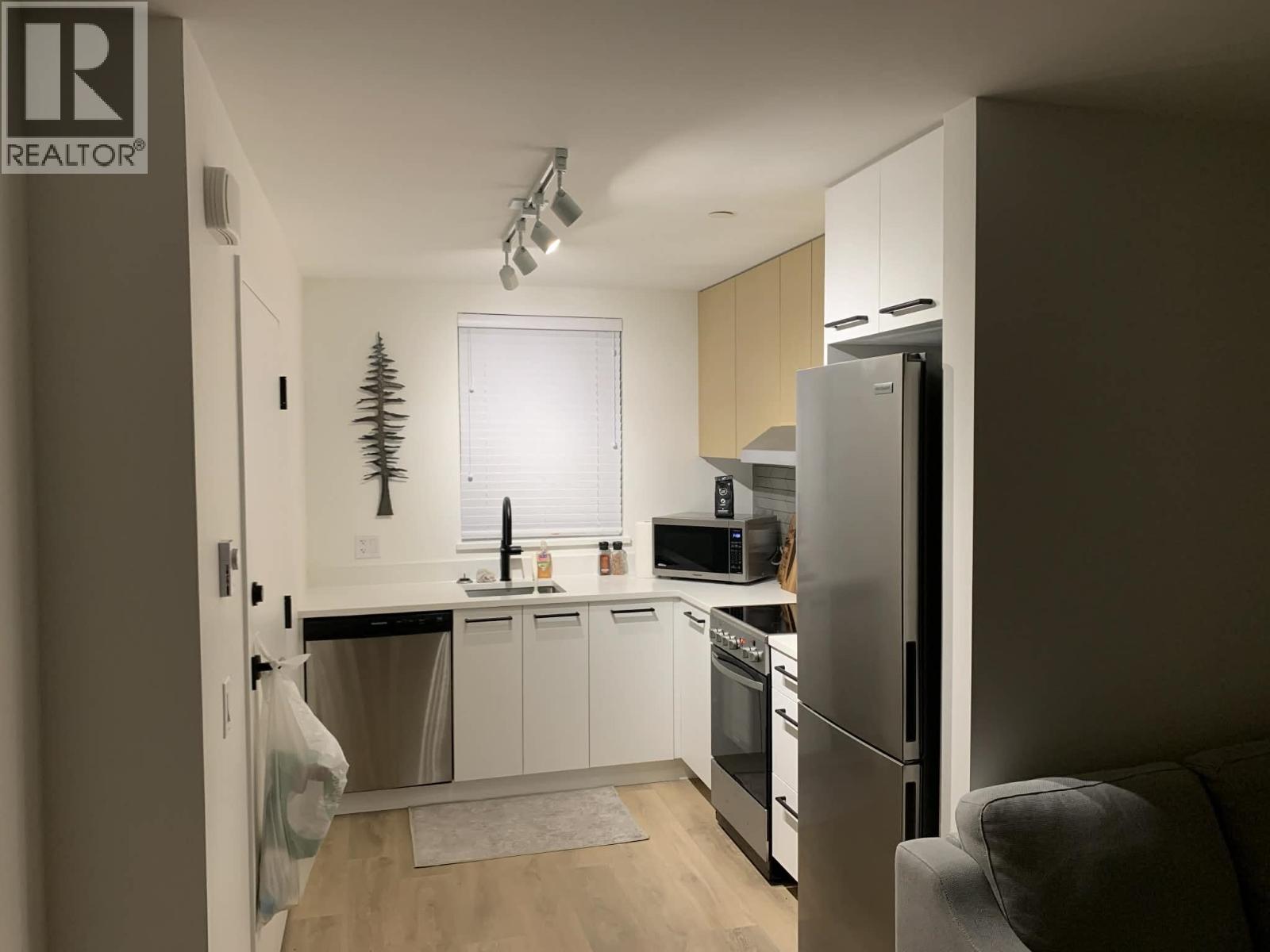 38015 FAIRWATER PLACE, Squamish