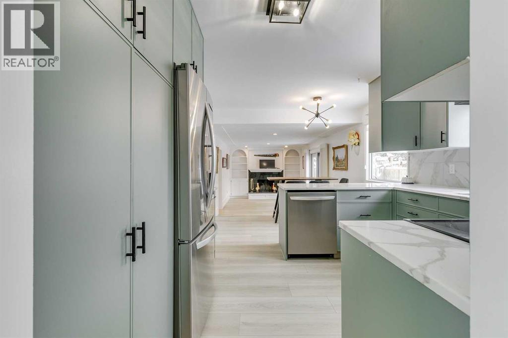 Single Family House for Sale in   Avenue SE Lake Bonavista Calgary 