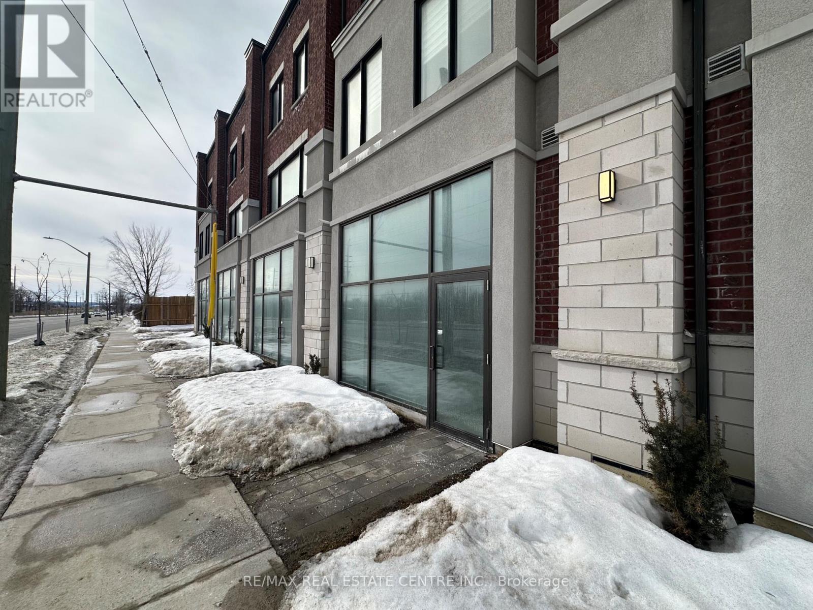 4 – 200 DISSETTE STREET, Bradford West Gwillimbury (Bradford), Ontario
