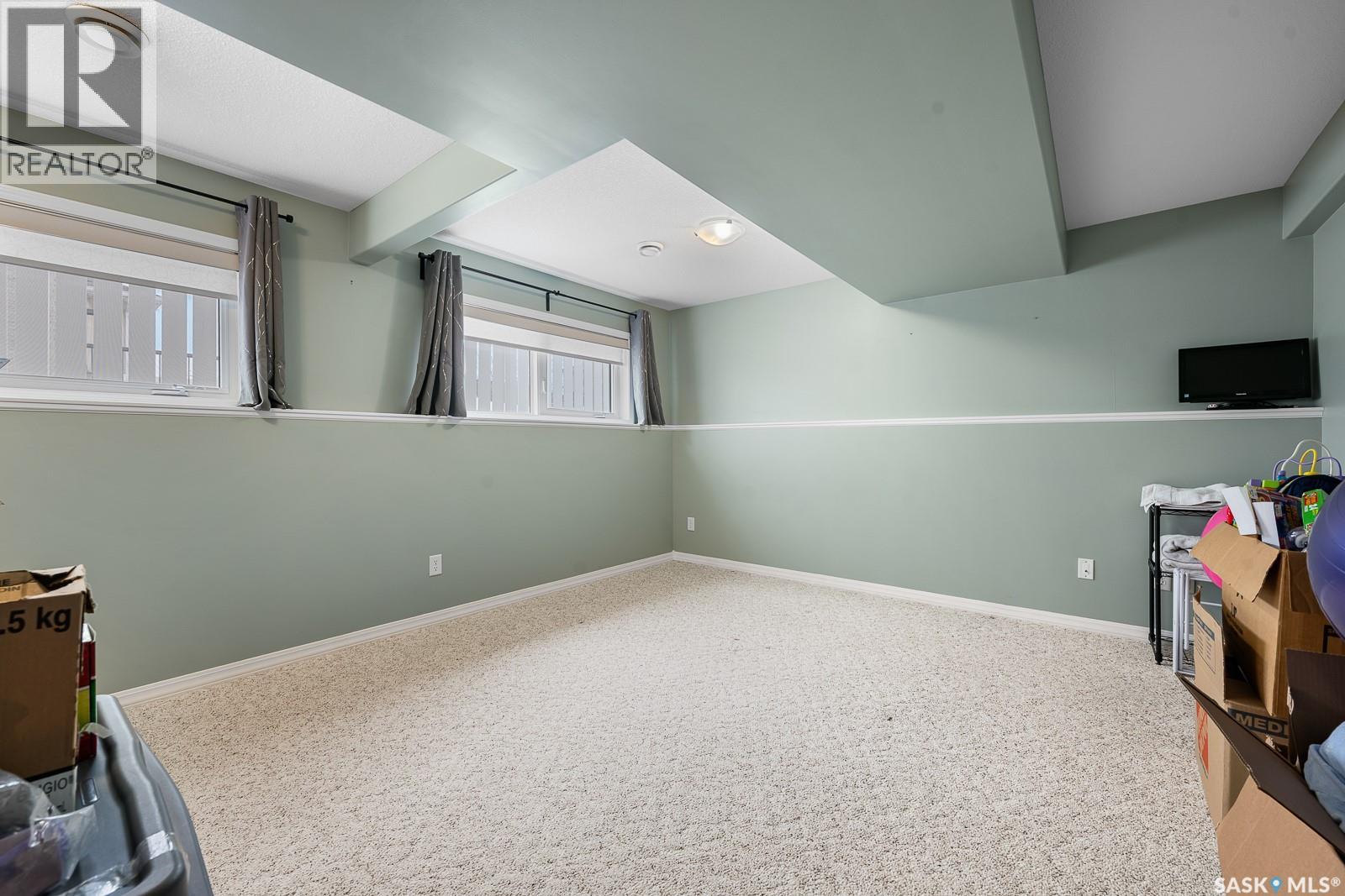 Single Family House Bi-level for Sale in  St James ROAD Regina 