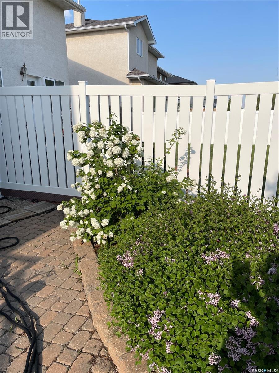 Single Family House Bi-level for Sale in  St James ROAD Regina 