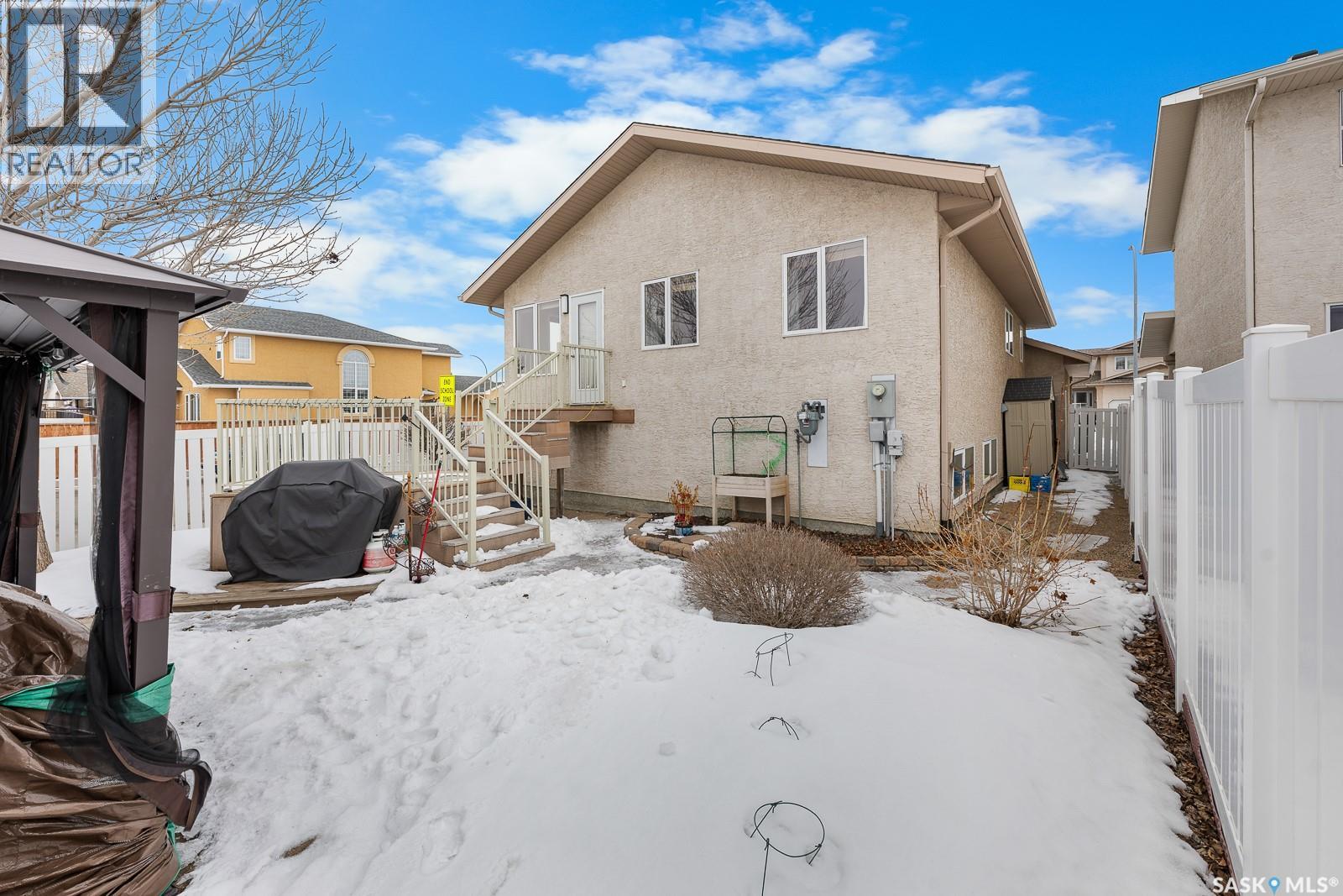 Single Family House Bi-level for Sale in  St James ROAD Regina 