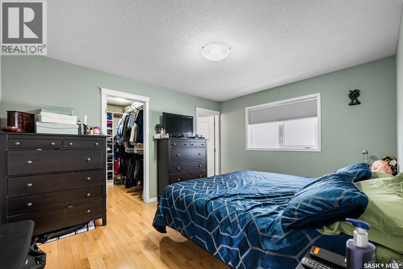 Single Family House Bi-level for Sale in  St James ROAD Regina 