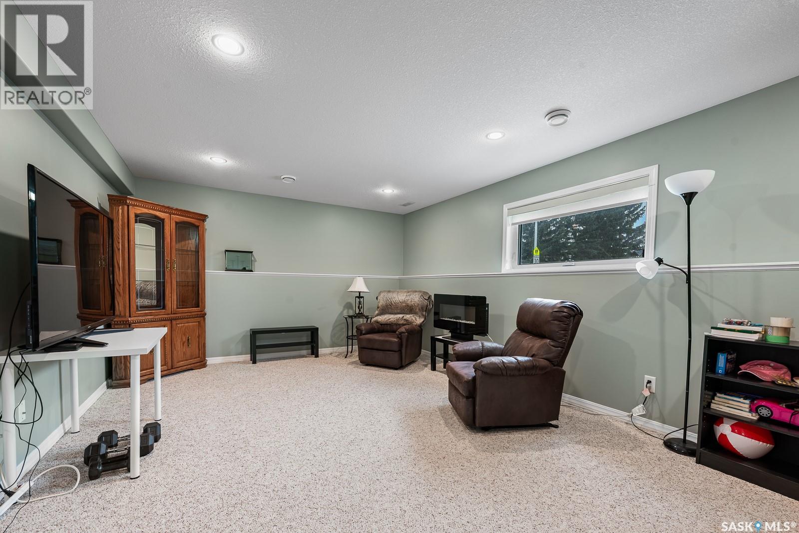 Single Family House Bi-level for Sale in  St James ROAD Regina 