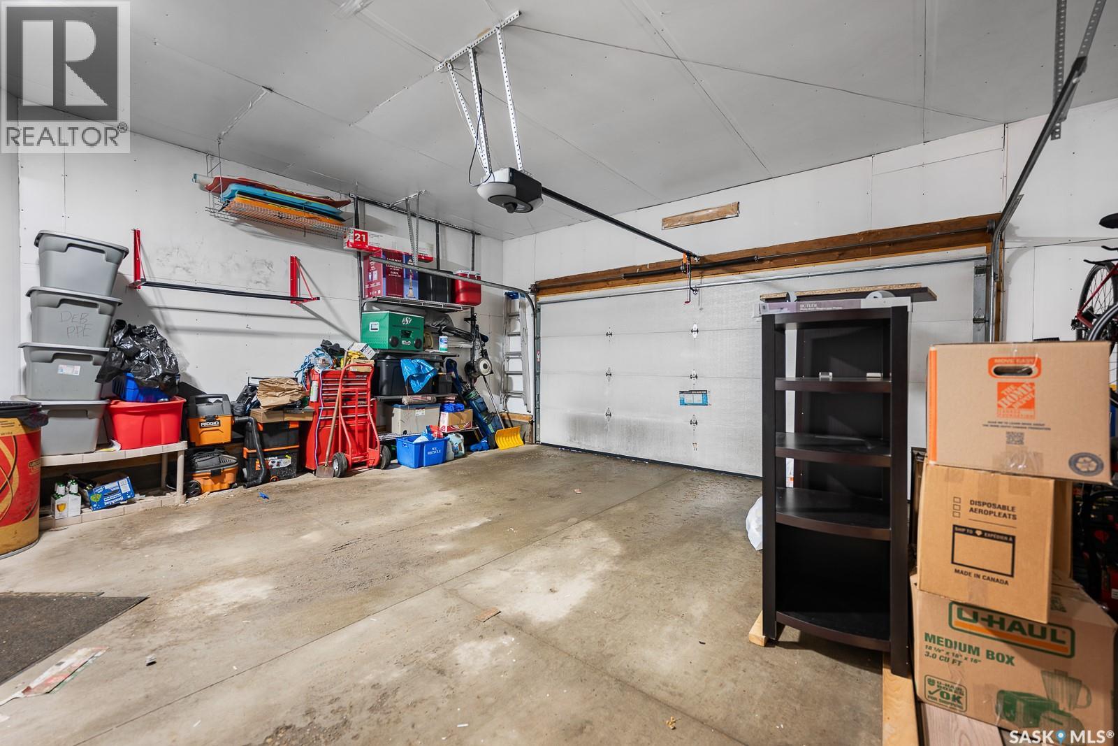 Single Family House Bi-level for Sale in  St James ROAD Regina 