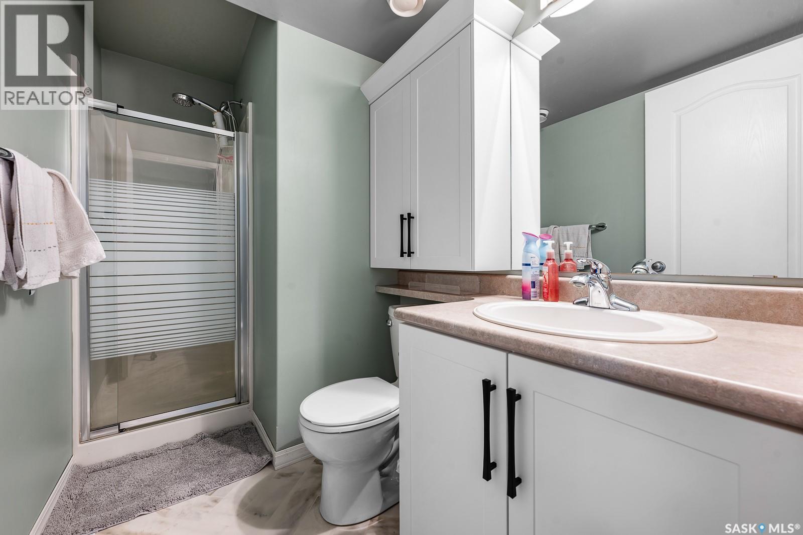 Single Family House Bi-level for Sale in  St James ROAD Regina 