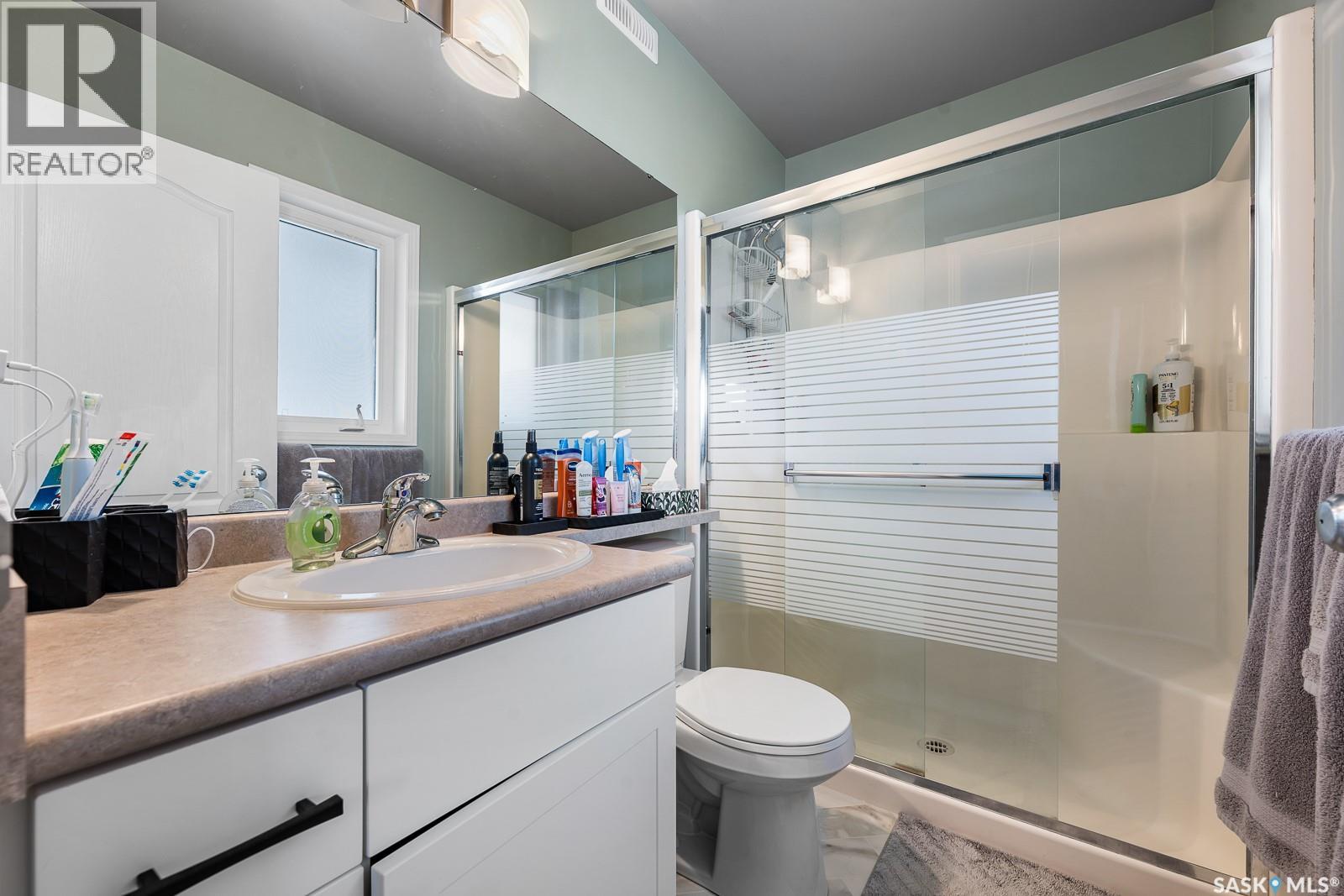 Single Family House Bi-level for Sale in  St James ROAD Regina 