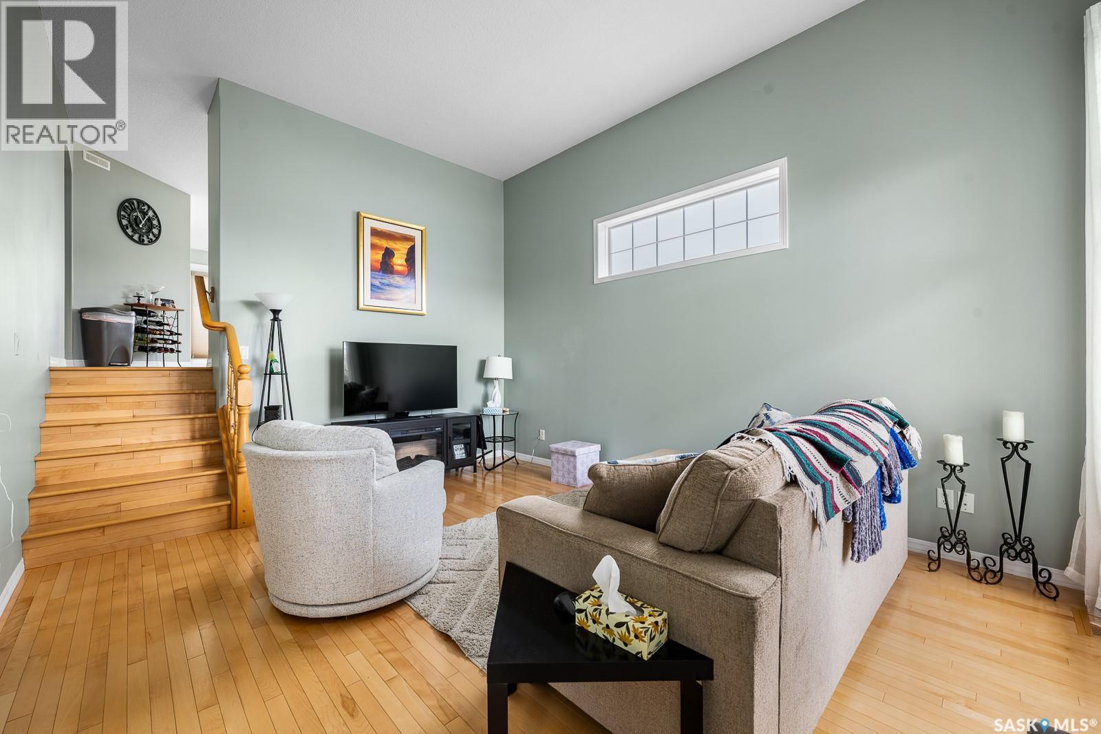 Single Family House Bi-level for Sale in  St James ROAD Regina 