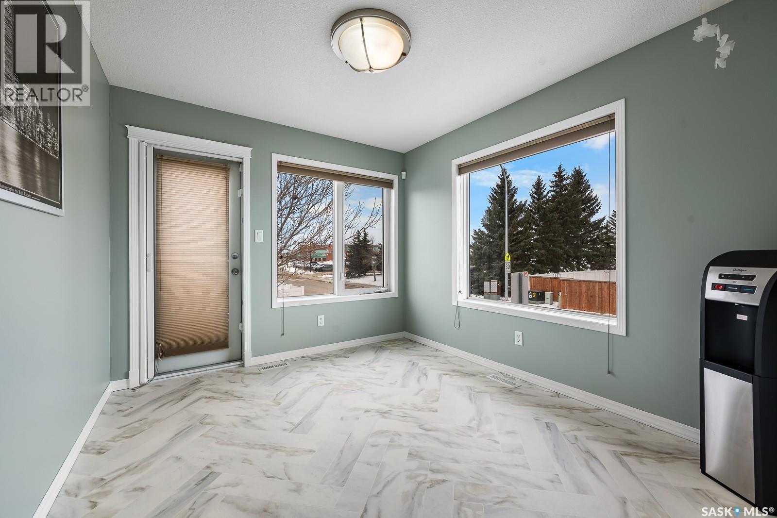 Single Family House Bi-level for Sale in  St James ROAD Regina 