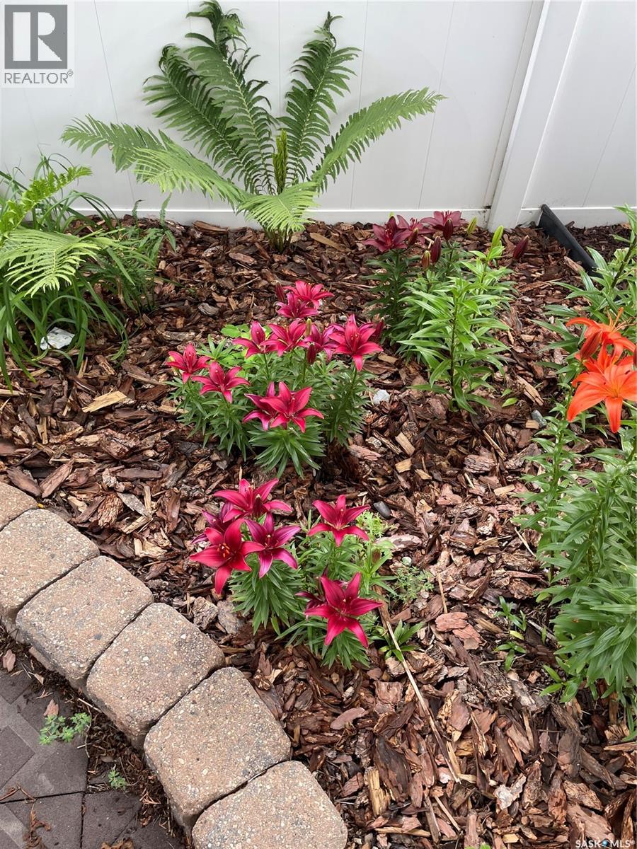 Single Family House Bi-level for Sale in  St James ROAD Regina 