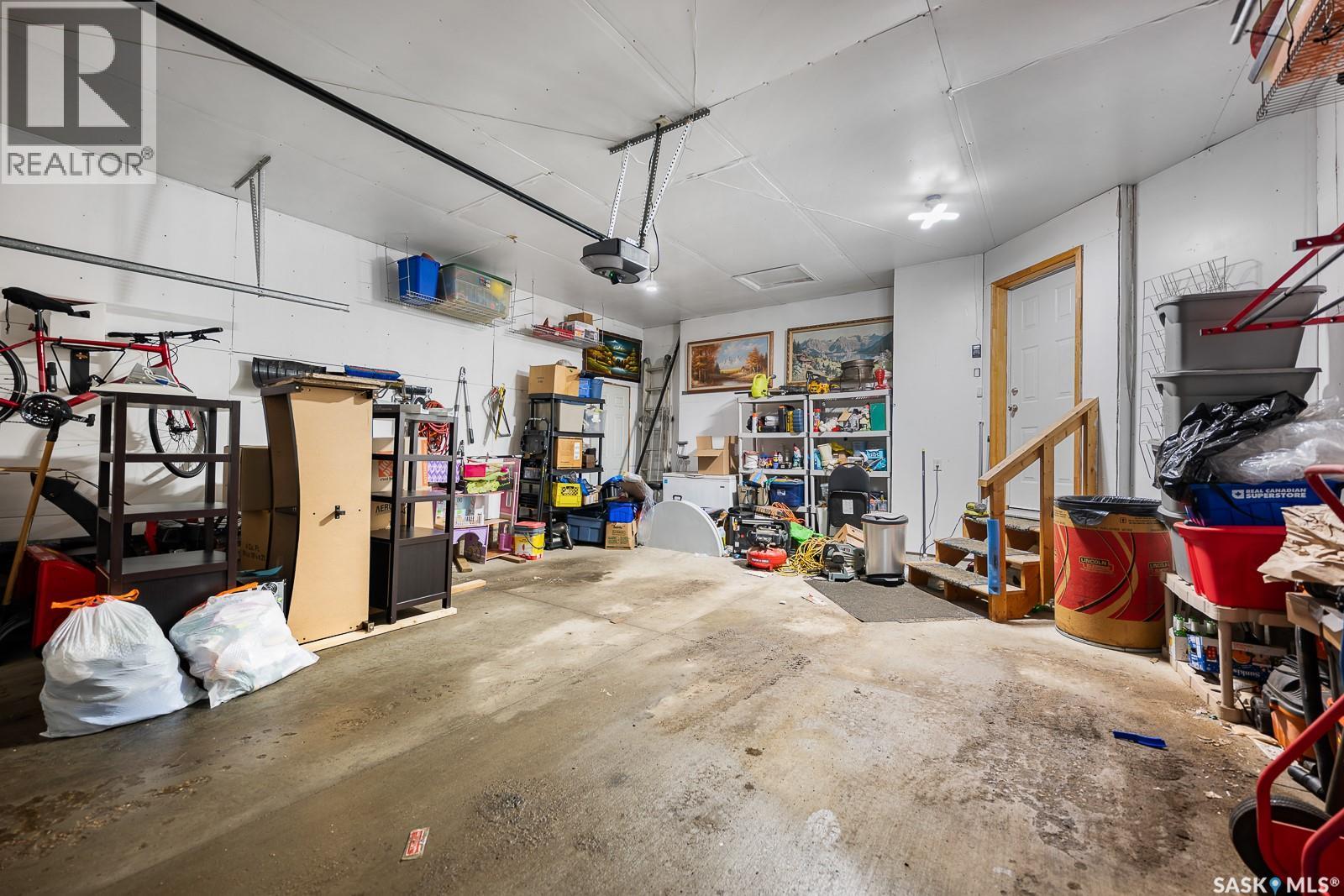 Single Family House Bi-level for Sale in  St James ROAD Regina 