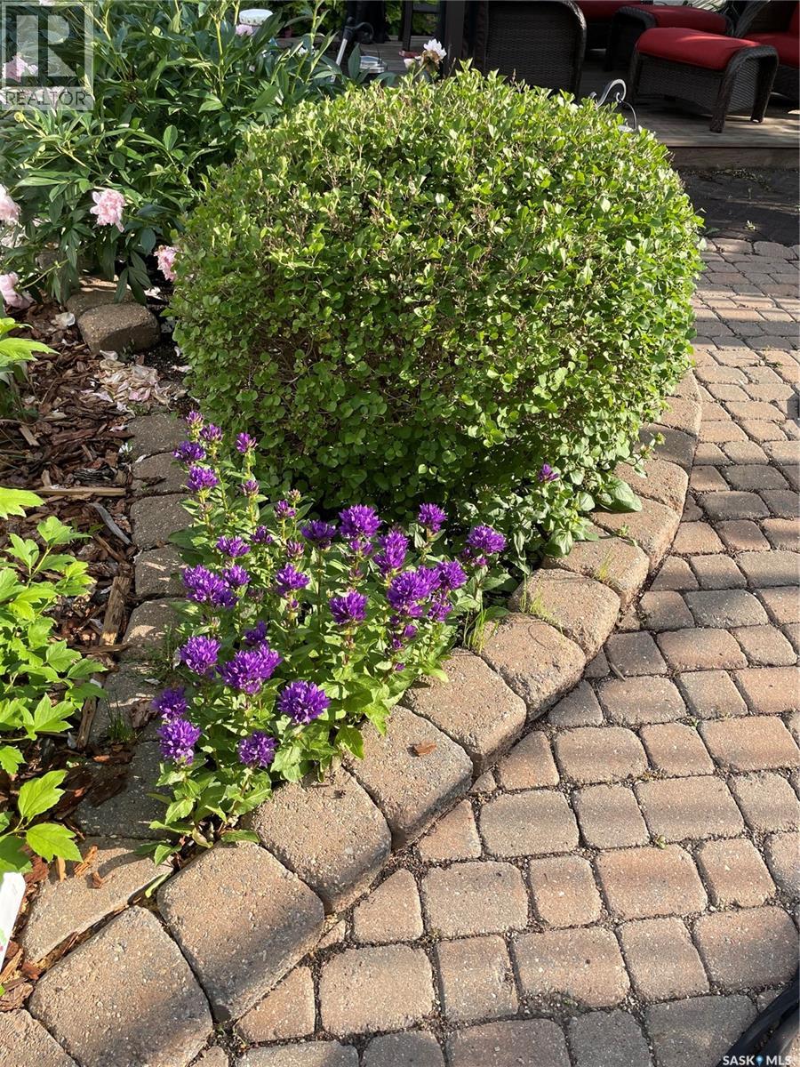 Single Family House Bi-level for Sale in  St James ROAD Regina 