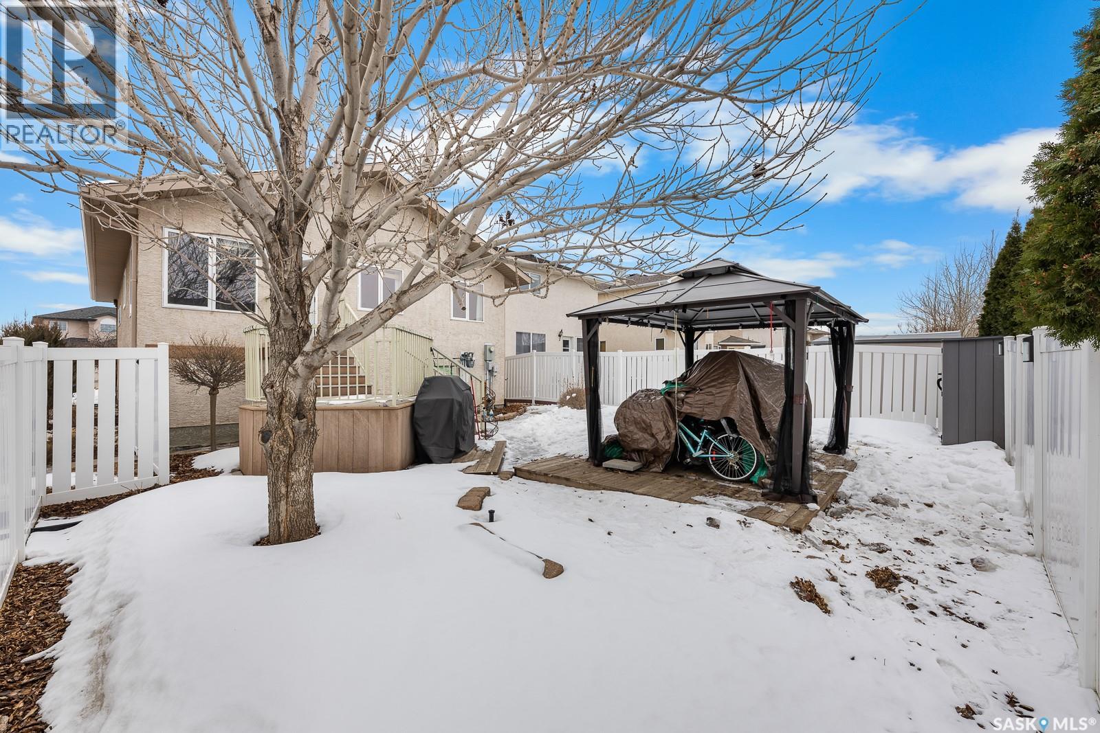 Single Family House Bi-level for Sale in  St James ROAD Regina 