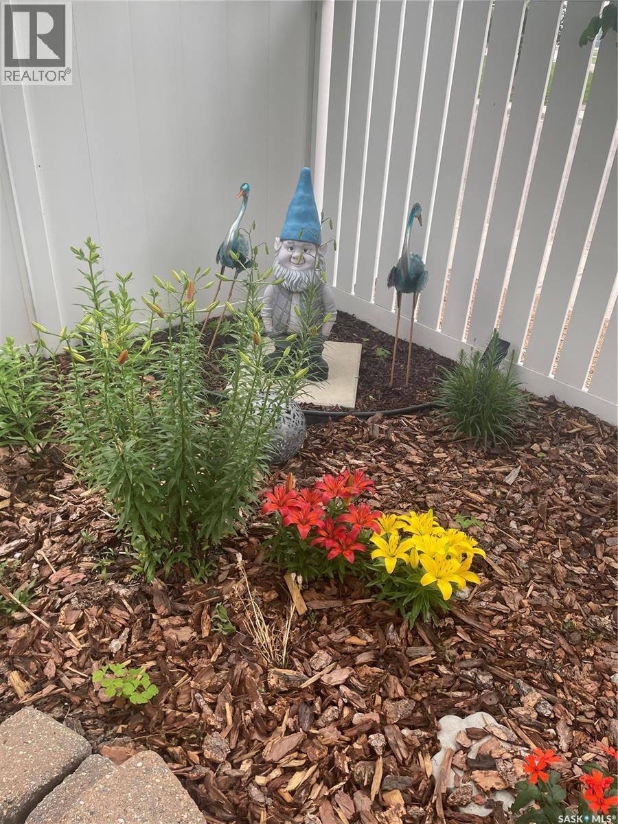 Single Family House Bi-level for Sale in  St James ROAD Regina 