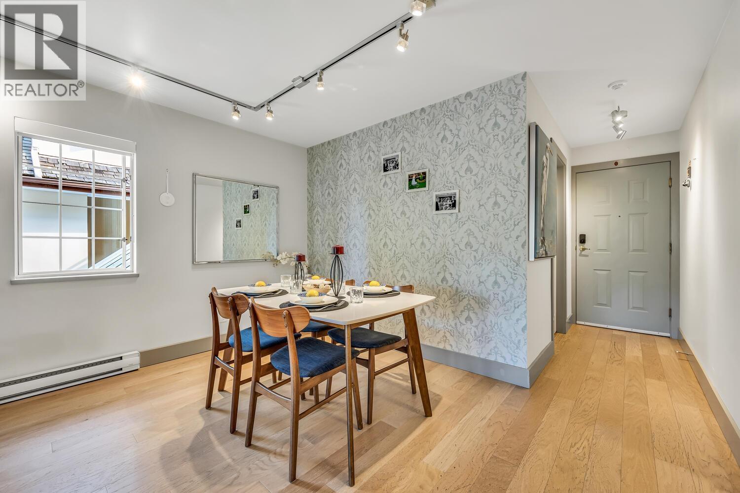 302 3461 CURLE AVENUE