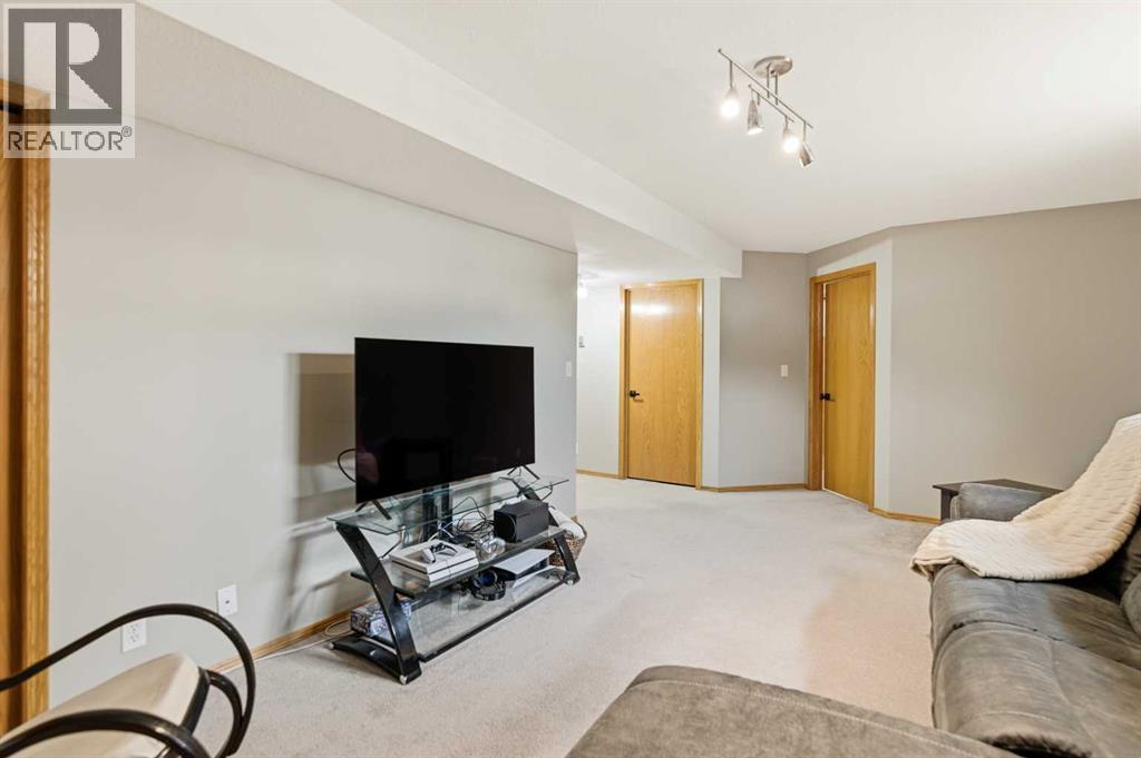 
          71 Kind Close
            <br/>
            <span>Red Deer</span>
            , 
            <span>AB</span>
             <span>T4P0A6</span>
         - Photo 39