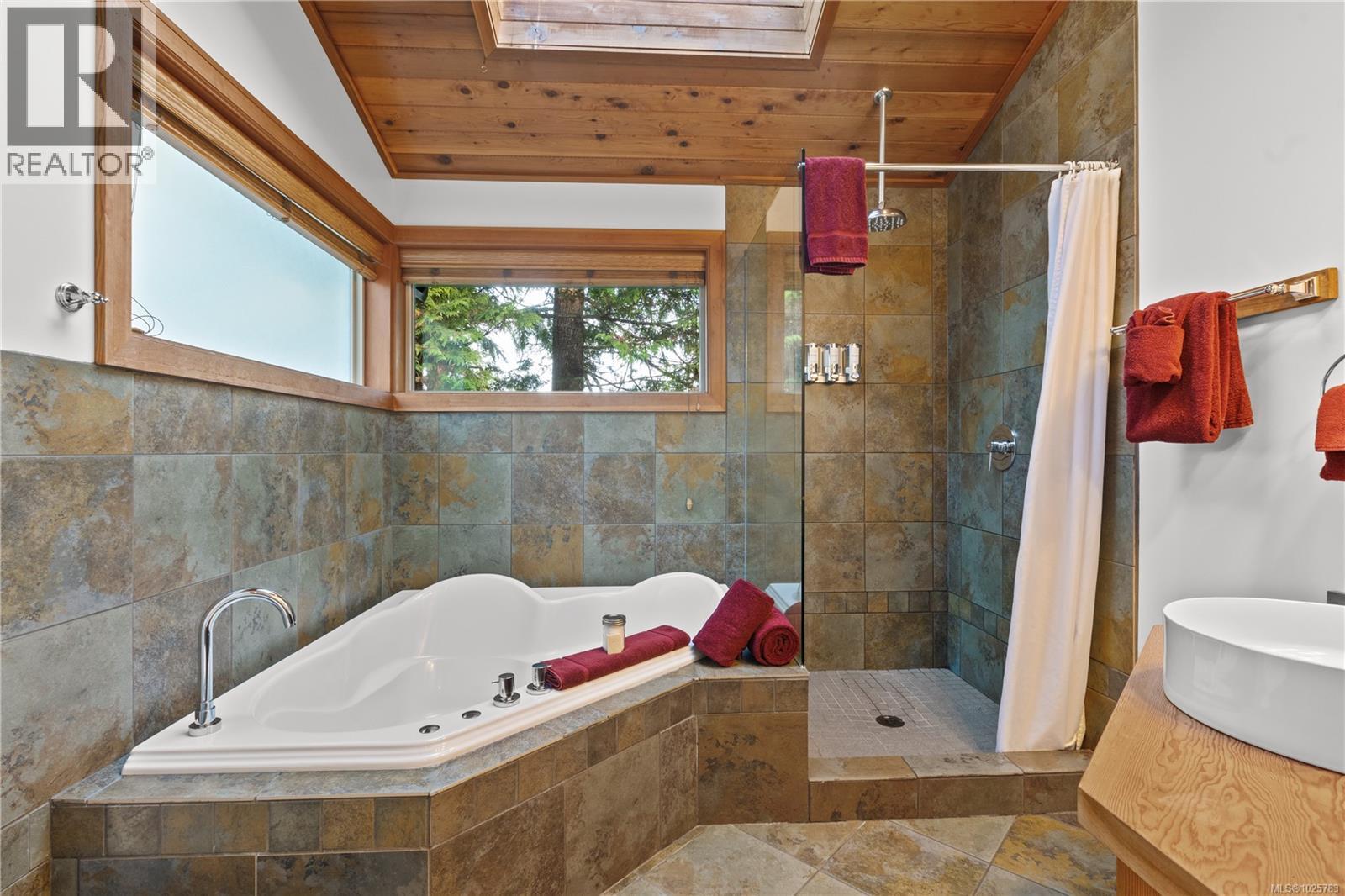 330 Reef point Rd, Ucluelet