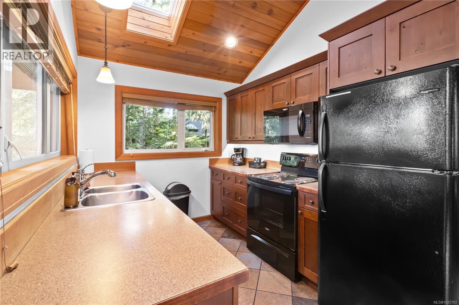 330 Reef point Rd, Ucluelet