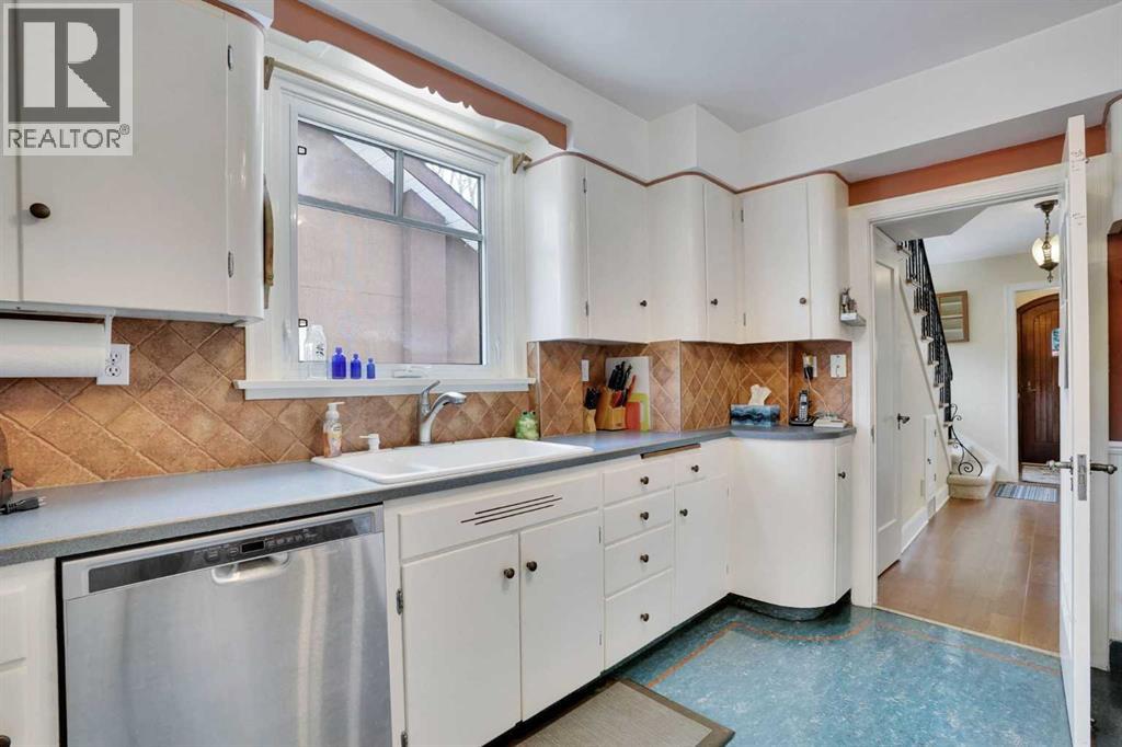 Single Family House for Sale in   Avenue NW Crescent Heights Calgary 