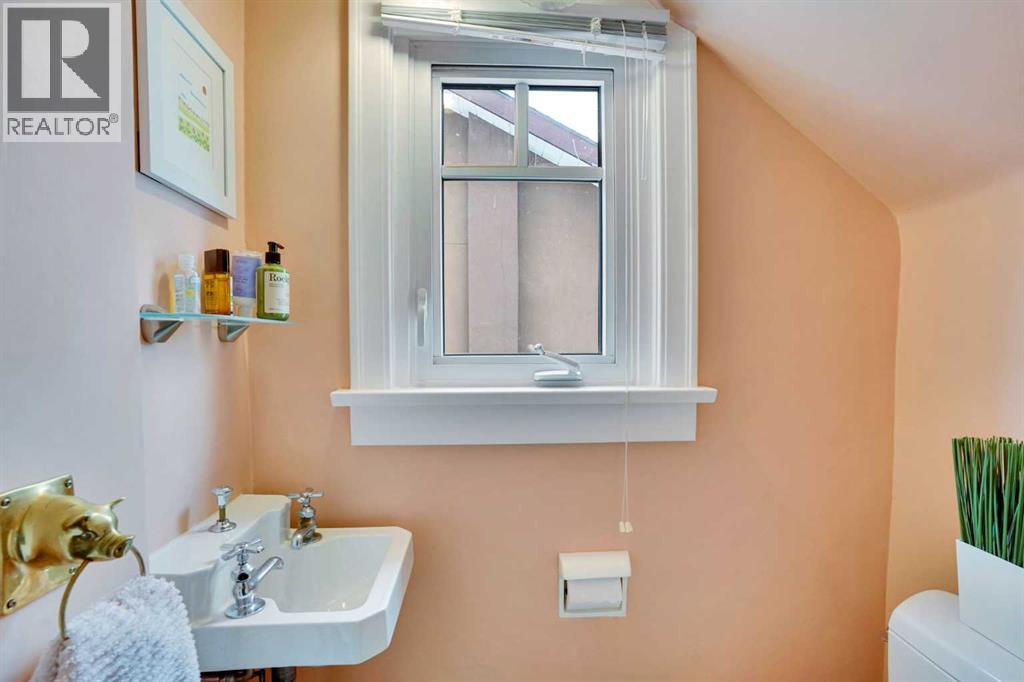 Single Family House for Sale in   Avenue NW Crescent Heights Calgary 