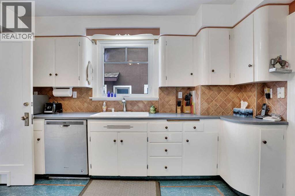 Single Family House for Sale in   Avenue NW Crescent Heights Calgary 